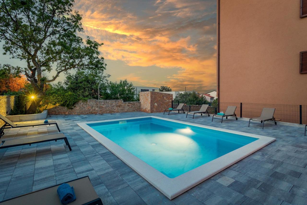 Apartments Cesare With Shared Pool Liznjan Exterior photo