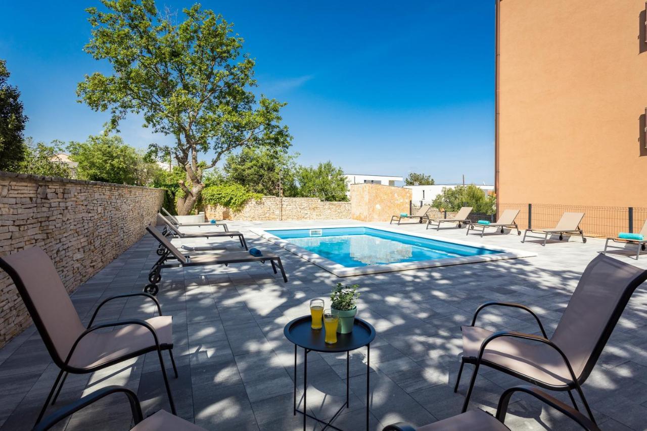 Apartments Cesare With Shared Pool Liznjan Exterior photo