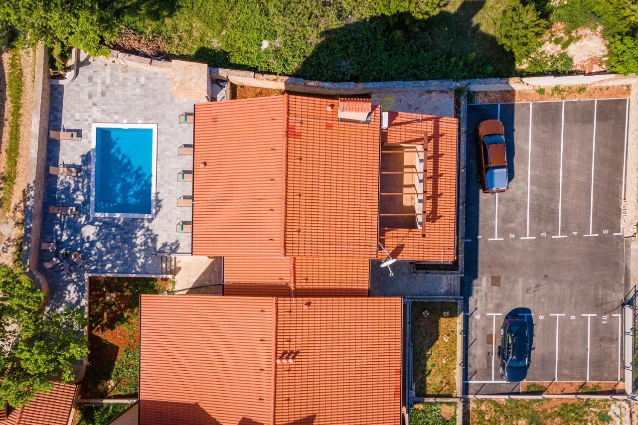 Apartments Cesare With Shared Pool Liznjan Exterior photo