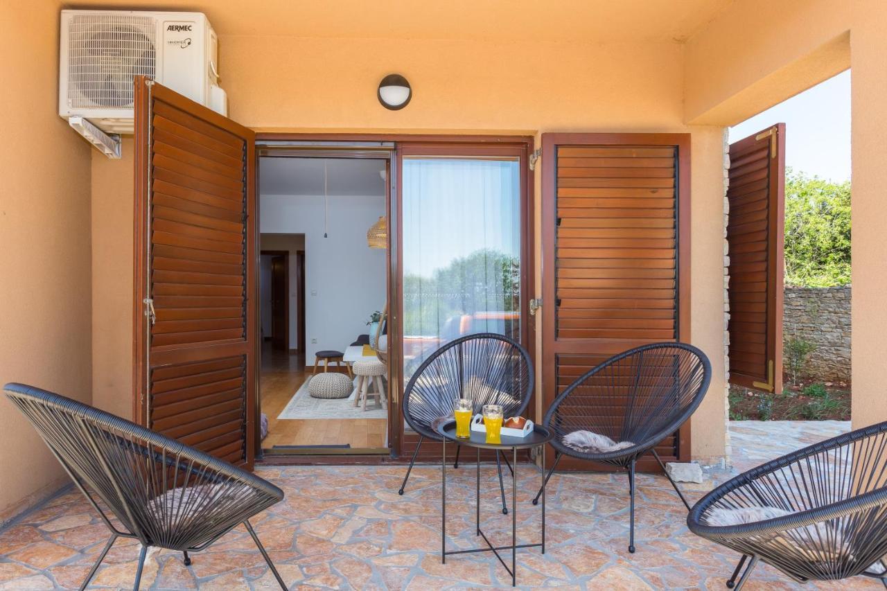 Apartments Cesare With Shared Pool Liznjan Exterior photo