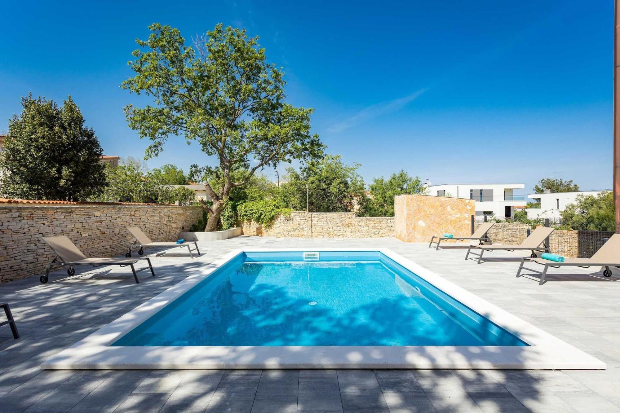 Apartments Cesare With Shared Pool Liznjan Exterior photo