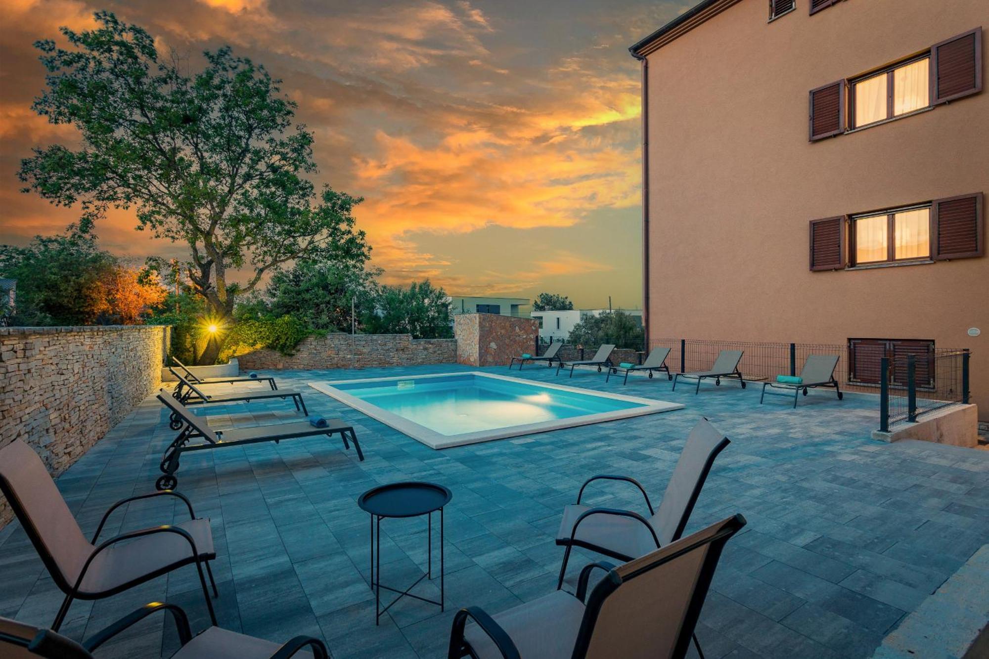 Apartments Cesare With Shared Pool Liznjan Exterior photo