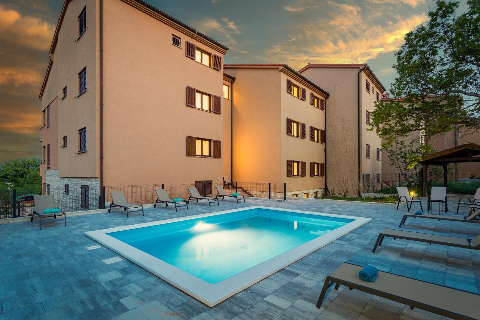 Apartments Cesare With Shared Pool Liznjan Exterior photo