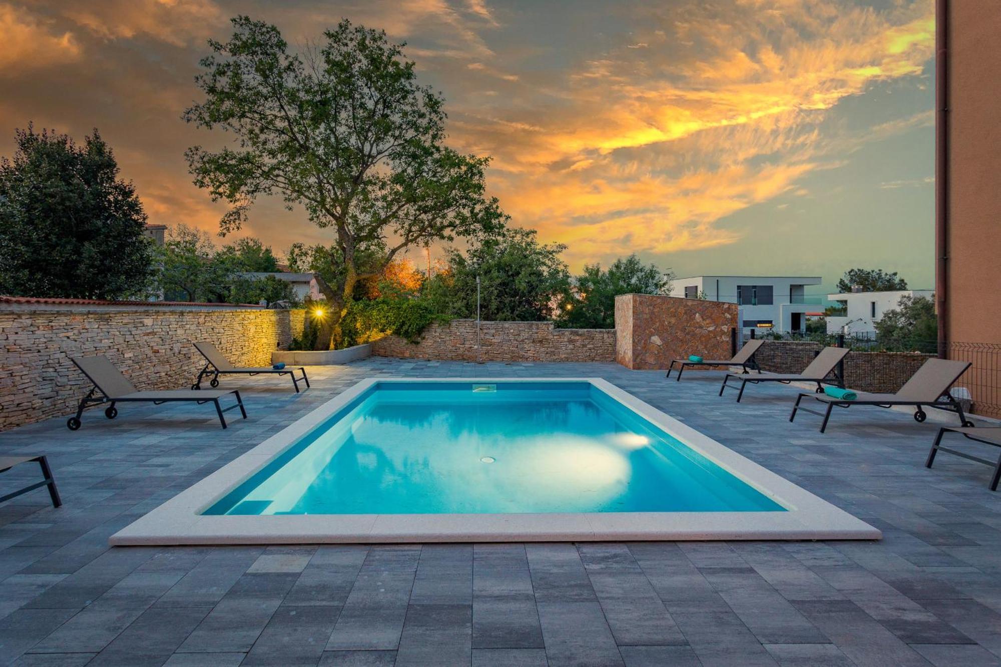 Apartments Cesare With Shared Pool Liznjan Exterior photo